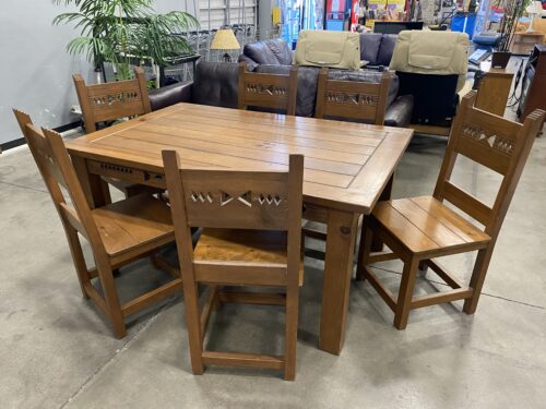 Made In Mexico Mission Style Red Oak with Amber Finish Dining Set Featuring Decorative Cut Out Details  (Set of 6)