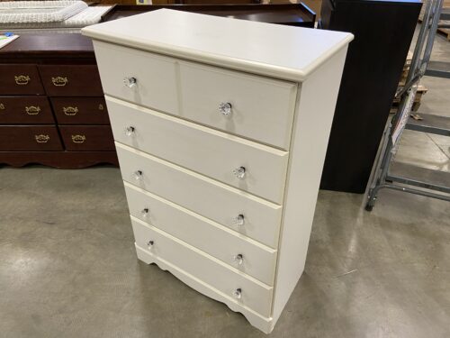 SOUTH SHORE Ivory 5 Drawer Dresser with Scalloped Glass Pulls