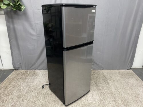 MAGIC CHEF Mini Fridge w/ Top Freezer Model #MCBR402S