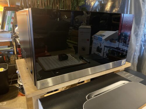 NEW! LG 1200 Wat 1.5 Cu. Ft Countertop Microwave Model #MSER1590S