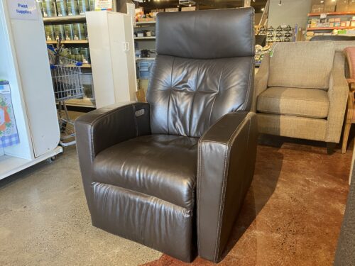 TRUE ZERO GRAVITY Black Leather Power Recliner