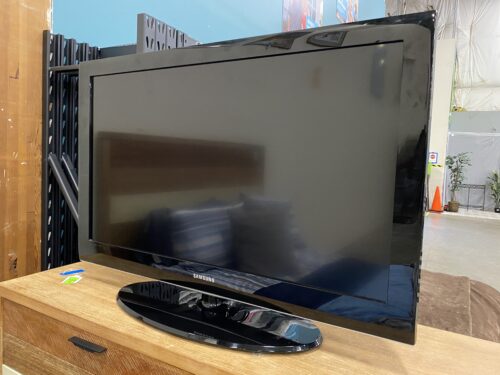 SAMSUNG Black Swivel 39" 1080 LCD HDTV Model #LN40A550PFXZA