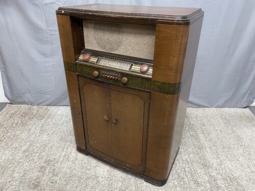 WESTINGHOUSE Vintage Radio Phonograph (AS IS, Does Not Work) Model #H-154