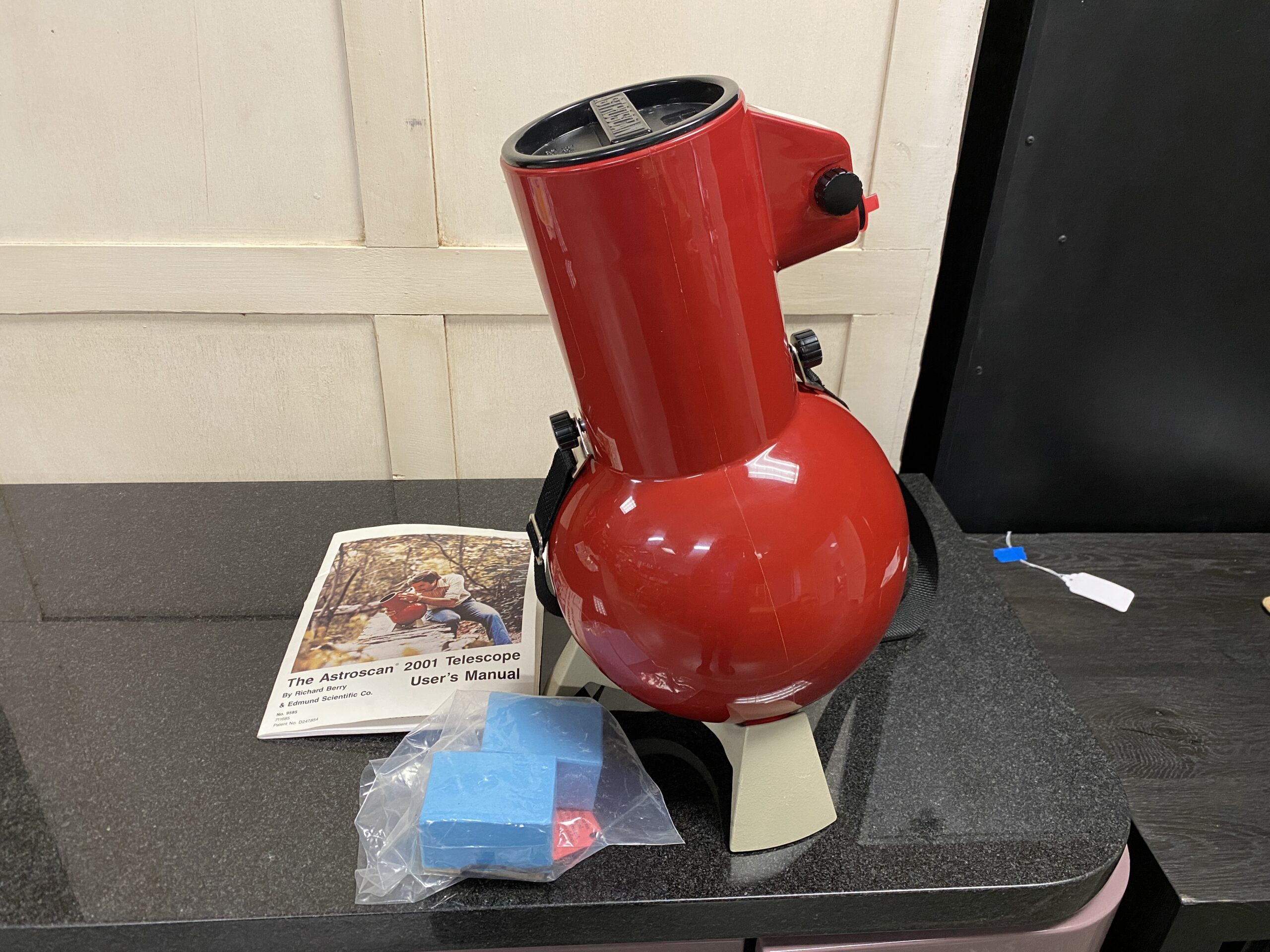 EDMUND SCIENTIFIC Astroscan 2001 Newtonian Telescope