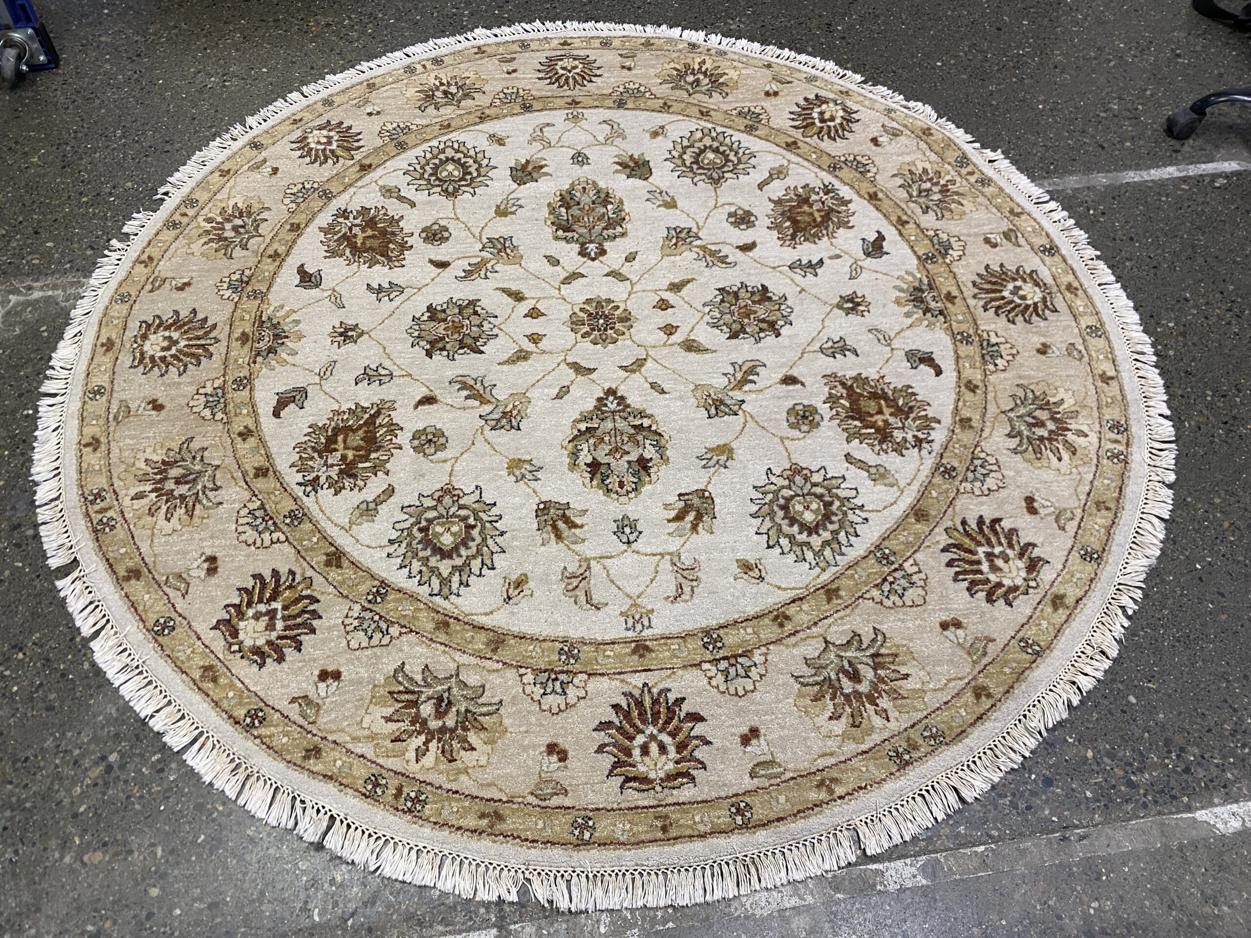 Beige Floral Pattern Hand Knotted Round 6.5′ Area Rug