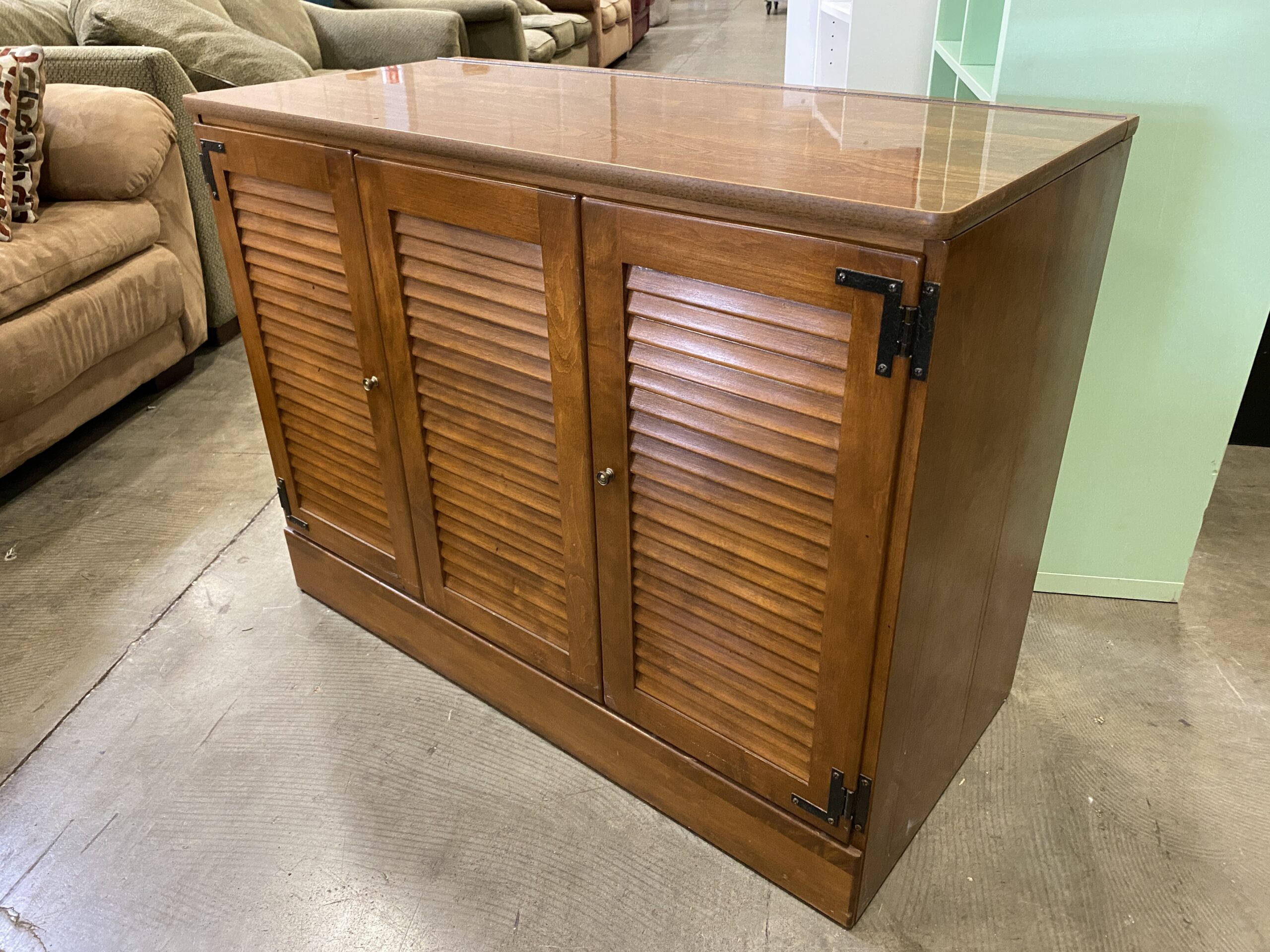 ETHAN ALLEN Vintage Wooden Media Cabinet with Trifold Doors