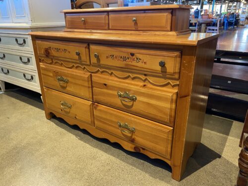 BROYHILL FURNITURE Solid Pine French Country 8-Drawer Double Dresser