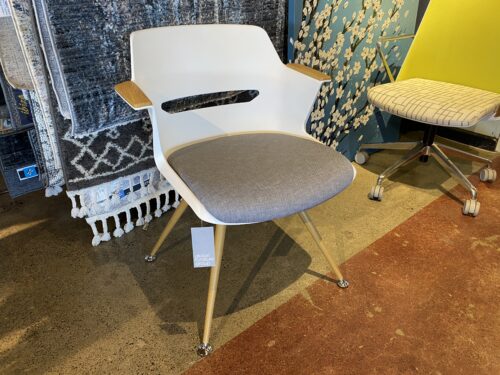 NEW! GLOBAL INDUSTRIES Moda Four Legged Armchair