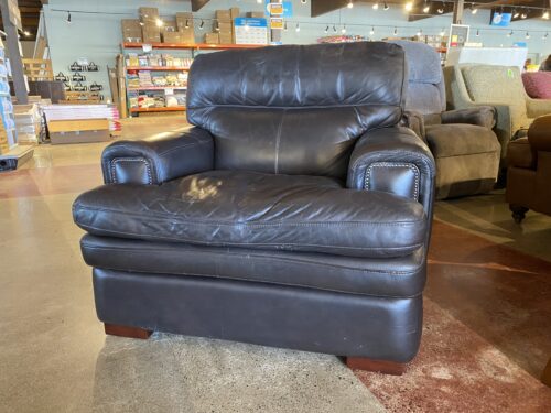 42" Wide Black Leather Lounge Chair