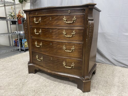 HENREDON Aston Court Vintage Solid Wood 4-Drawer Dresser