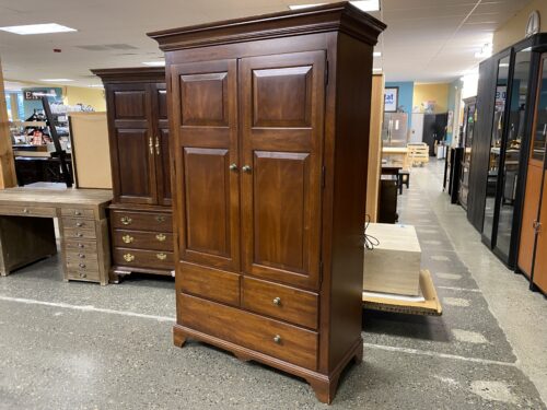 THOMASVILLE Country Inns & Back Roads Mahogany Finish Armoire