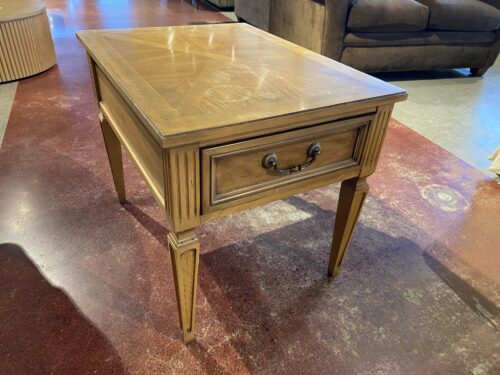 THOMASVILLE Vintage Style End Table with Single Drawer