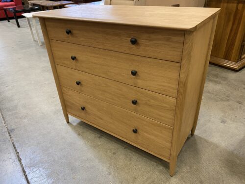 BLUEGROUND Petite Natural Finish Solid Wood 4 Drawer Dresser with Tapered Feet