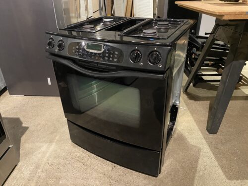 JENN-AIR Gas 30 Inch Slide In Range in Black