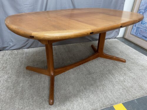 Vintage Mid-Century Modern Danish Dining Table w/ 2 Built in Leaves