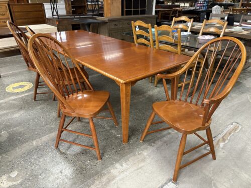 THOMASVILLE  Cherry Finish Extension Table  w/ 4 Windsor Chairs