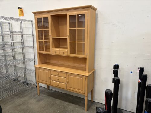 ETHAN ALLEN Maple Natural Finish China Hutch with Glass Shelving and Illuminated Cabinets