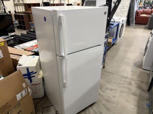GE 16.6 Cu Ft Standard Depth 28 Inch Wide Top Freezer Refrigerator Model #GTE17DTNRWW