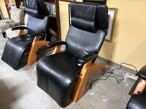 HUMAN TOUCH Black Perfect Chair PC-095 Electric Recliner