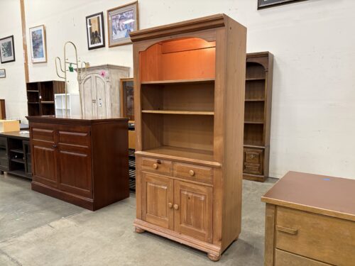 BROYHILL 3 Tier Illuminated Wooden Bookcase with Sinlge Drawer and Bottom Cabinet