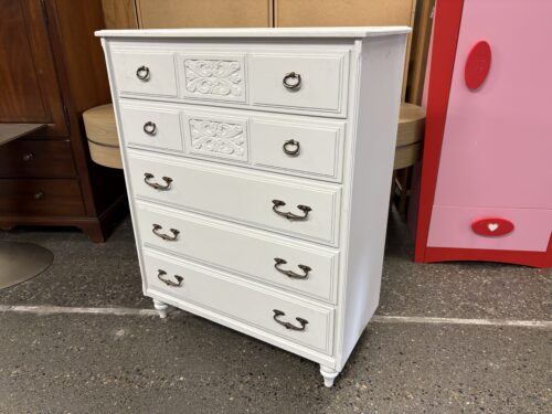 White Colonial Carved 5-Drawer Dresser