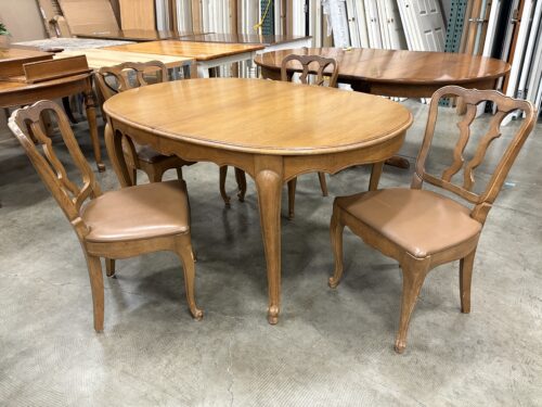 DREXEL Vintage Provincial Style Dining Set with Leather Cushion Chairs (Set of 4)