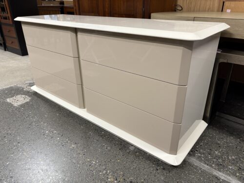 REUBEN'S Ivory Contemporary 6-Drawer Low Dresser