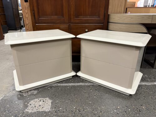 REUBEN'S Ivory Contemporary 2-Drawer Closed Nightstand (Set of 2)