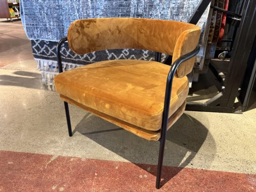 SOFACOMPANY Modern Velvet Lounge Chair in Rusty Orange