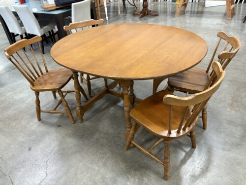 Vintage Maple Finished Drop Leaf Butterfly Dining Table with 4 Spindle Back Chairs and 2 Extension Leaves