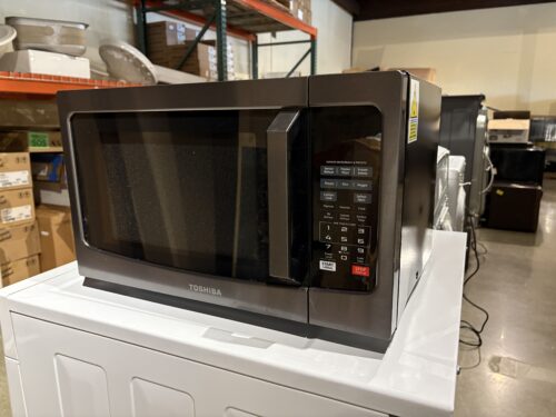 TOSHIBA Countertop Microwave Oven Model #EM131A5C-BS