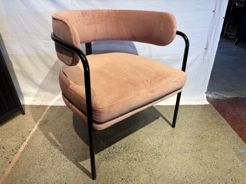 BLUEGROUND Pink Modern Velvet Barrel Chair