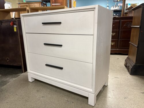 White Transitional 3-Drawer Bachelor Chest