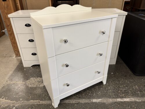 White Traditional Bachelor Chest