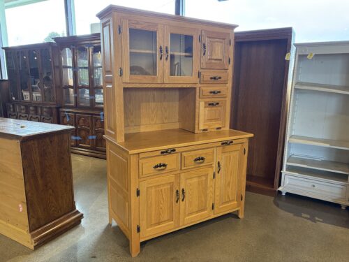Solid Oak Traditional China Hutch with Batwing Pulls