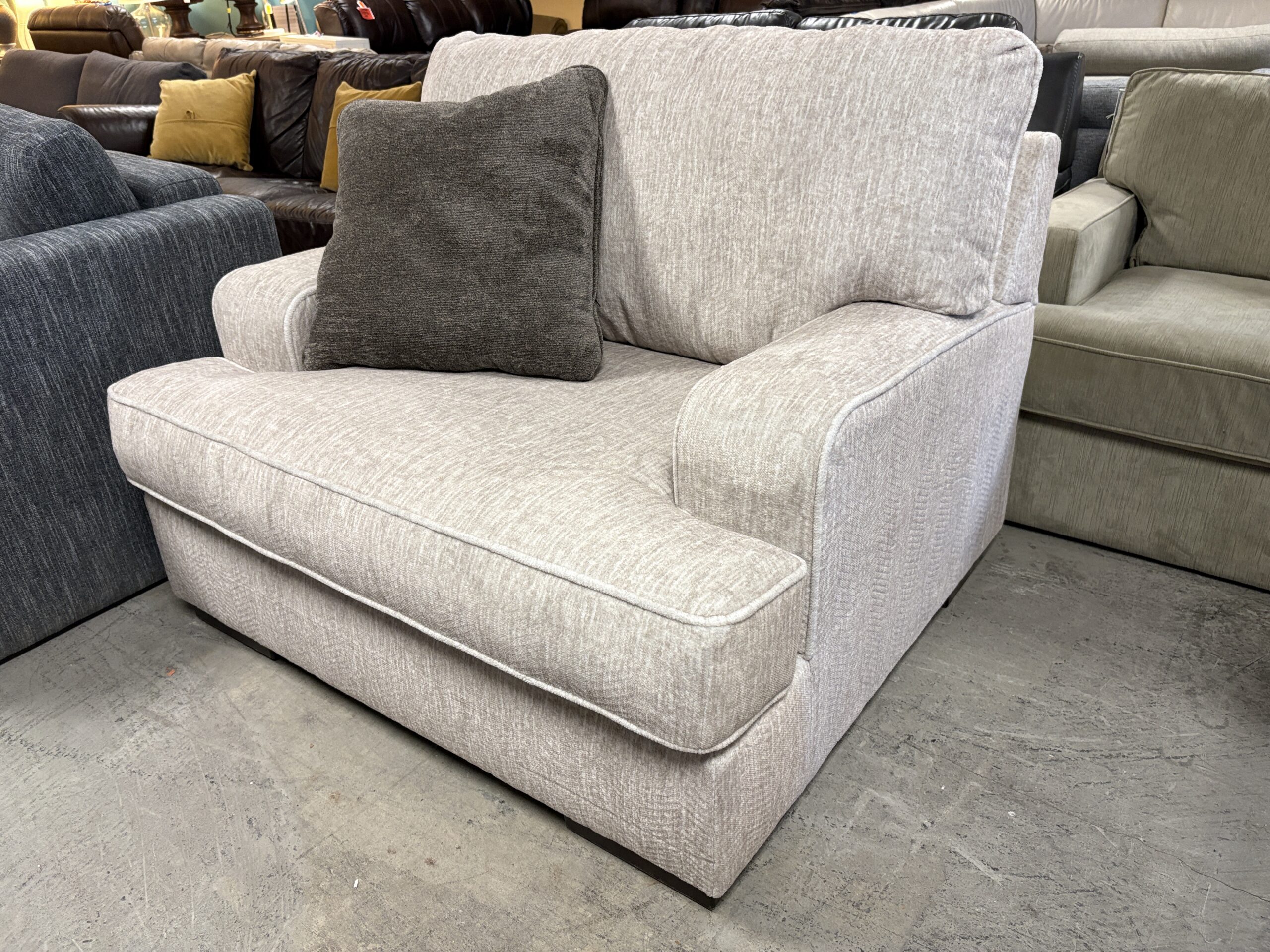 ASHLEY Alesandra Beige Oversized Chair