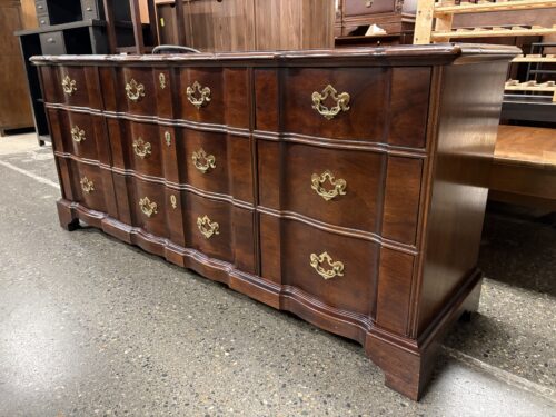 HENREDON Folio Fourteen Traditional 9-Drawer Low Dresser