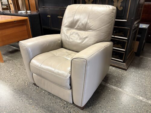 VIOLINO Grey Tufted Pushback Recliner