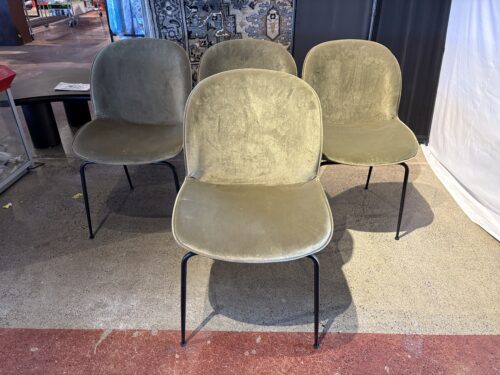 BLUEGROUND Green Velvet Beetle Chair (Set of 4 Chairs)