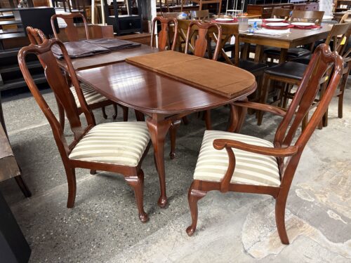 ETHAN ALLEN Cherry Finish Cabriole Legged Extension Table w/ 6 Stripped Chairs