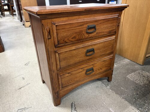 Traditional Wood 3-Drawer Closed Nightstand