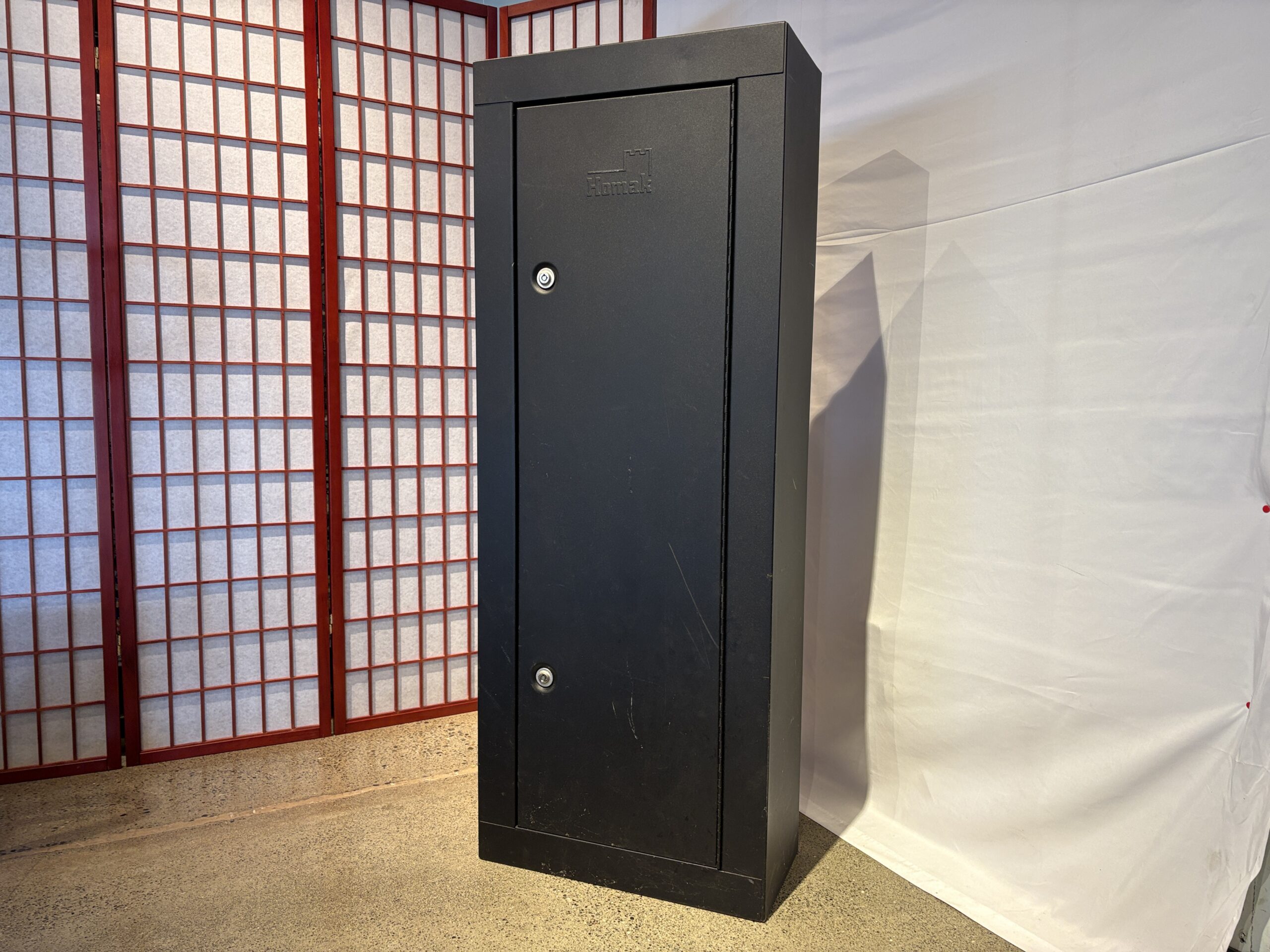 HOMAK 8-Gun Security Cabinet with Key