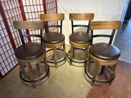 ASHLEY Pinnadel Swivel Counter Stool (Set of 4)