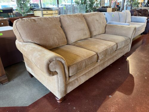 BROYHILL Traditional Tan Tweed Rolled Arm 3-Seater Sofa