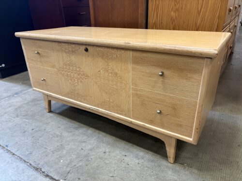 LANE Vintage Light Wood Cedar Lined Blanket Chest with Key and Interior Felt Lined Tray