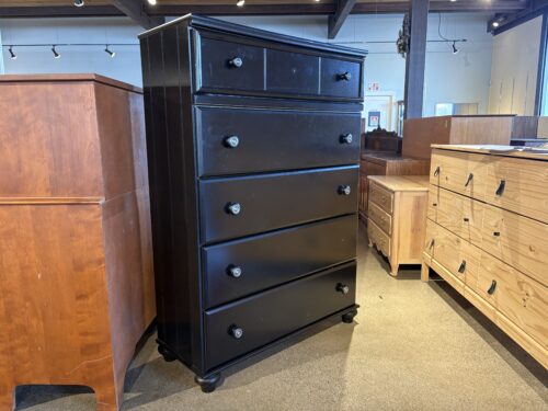 ASHLEY Jaidyn Tallboy Dresser