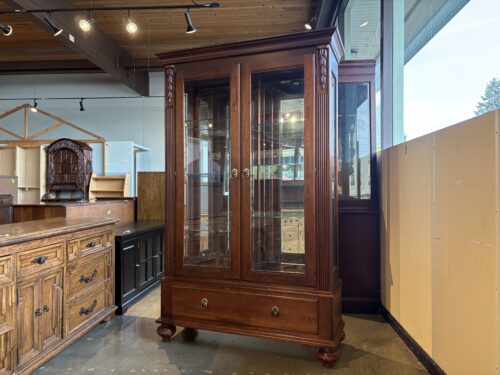 ETHAN ALLEN British Classics Curio Cabinet in a Rich Dark Finish