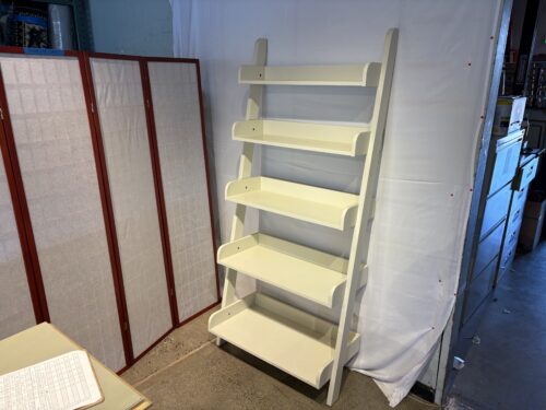 Leaning Ladder Shelf in Antique White