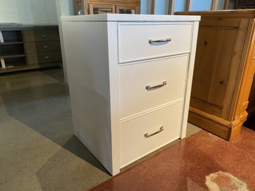 UNIVERSAL BROADMOORE White Odessa Vanity