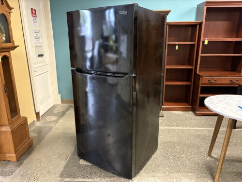 FRIGIDAIRE 18 cu.ft. Refrigerator w/ Top Freezer Model #FFTR1835VBO